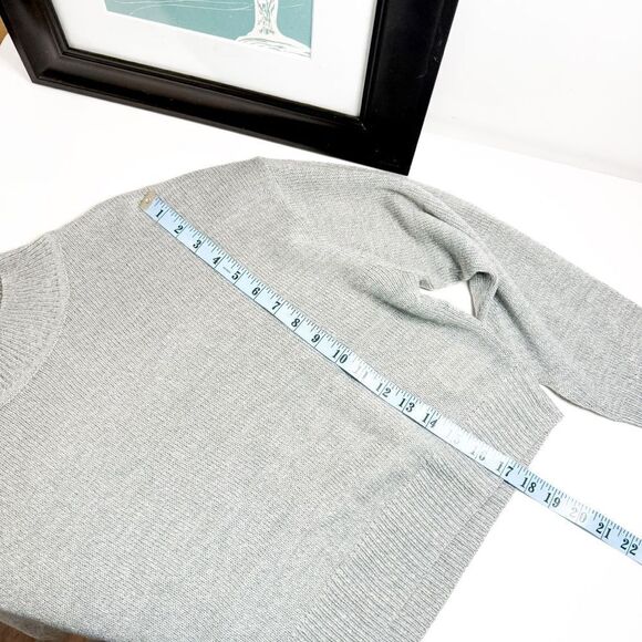 H&M Divided Women's Light Gray Cropped Knit Sweater Size MEd - Picture 7 of 7